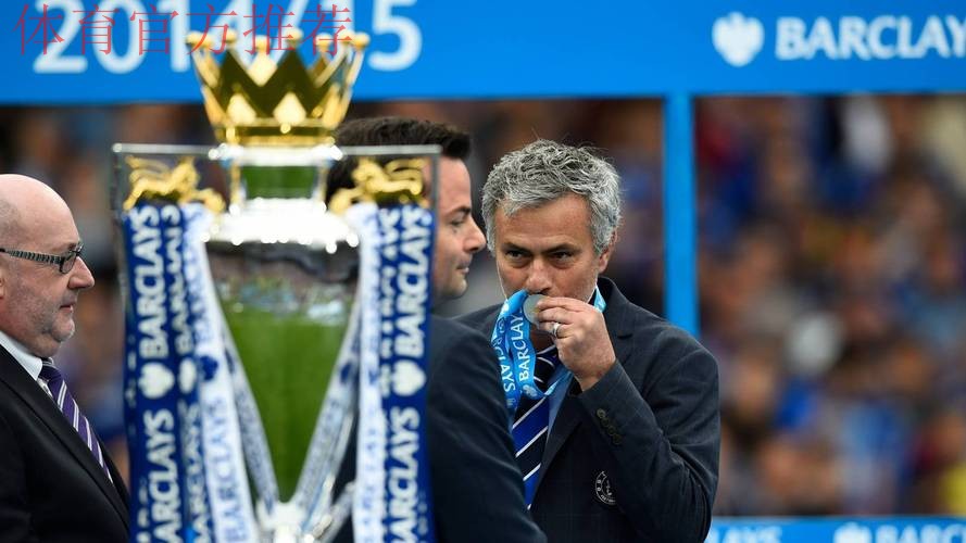 穆帅表示他的白发,有前切尔西和前皇马球员迪亚拉的一份功劳 穆帅表示他的白发,有前切尔西和前皇马球员迪亚拉的一份功劳