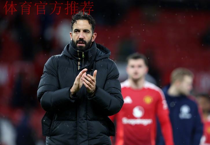 曼联战术变化：阿莫林展现灵活性，内维尔称赞“恰到好处”的调整